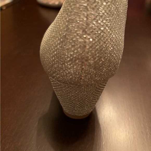 Almost new girl’s silver glitter sandals with heel (kids size 4) - Picture 3 of 4